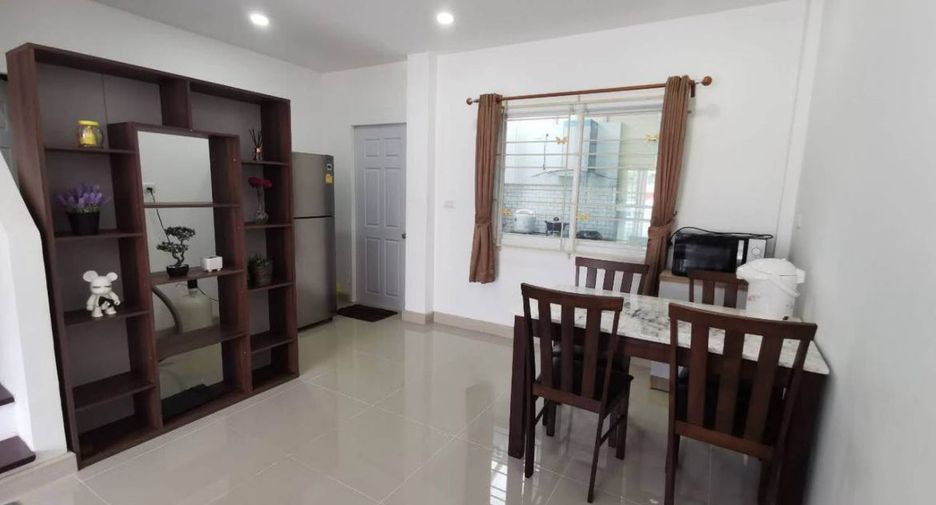 Casa en alquiler de 3 habitaciones en Mueang Phuket, Phuket