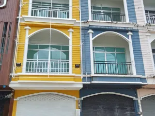 Продажа и аренда 4 спальни таунхаус в Пхукет Тощн, Пхукет