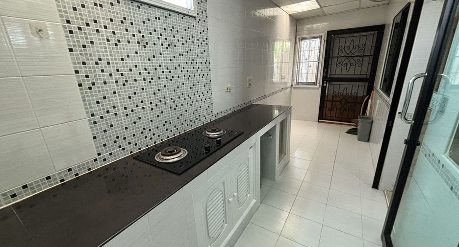 For sale 3 bedrooms townhouse in Pak Kret, Nonthaburi