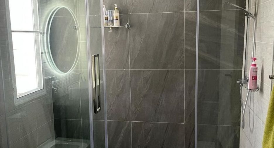 For sale 3 bedrooms townhouse in Din Daeng, Bangkok