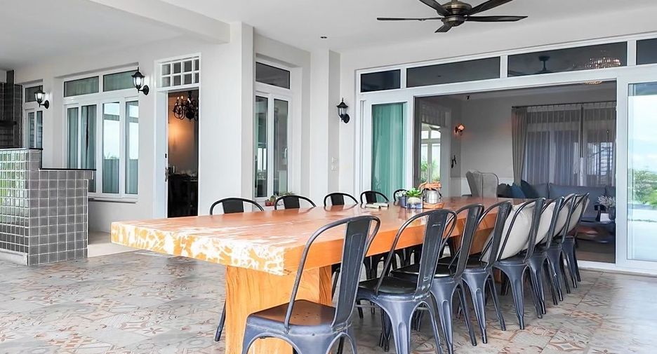 Casa en venta y en alquiler de 5 habitaciones en Bang Lamung, Chonburi
