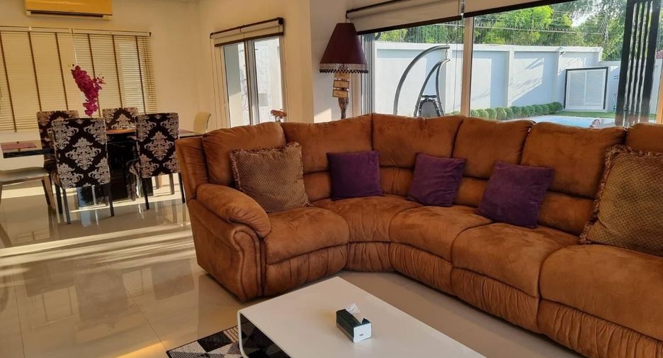 Casa en alquiler de 3 habitaciones en Bang Lamung, Chonburi