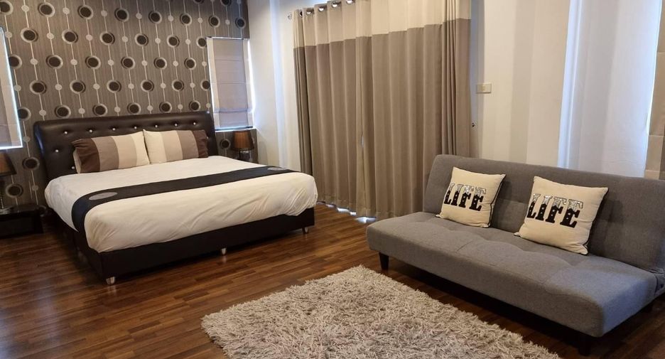 Casa en alquiler de 3 habitaciones en Bang Lamung, Chonburi