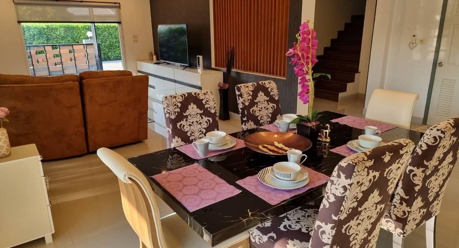 Casa en alquiler de 3 habitaciones en Bang Lamung, Chonburi