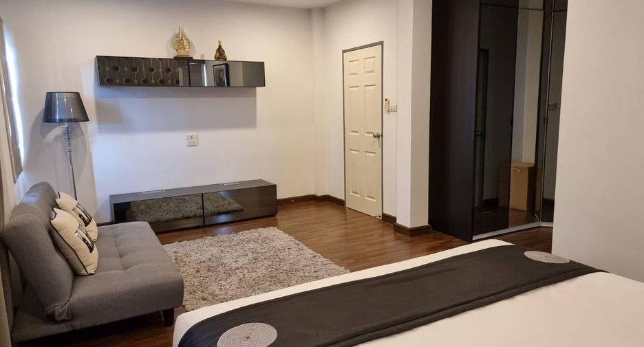 Casa en alquiler de 3 habitaciones en Bang Lamung, Chonburi