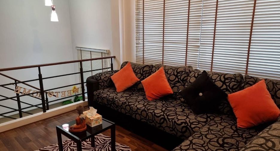 Casa en alquiler de 3 habitaciones en Bang Lamung, Chonburi