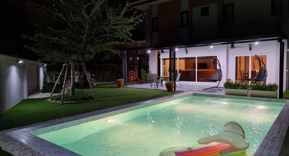 Casa en alquiler de 3 habitaciones en Bang Lamung, Chonburi
