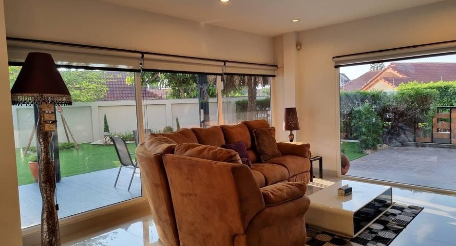 Casa en alquiler de 3 habitaciones en Bang Lamung, Chonburi
