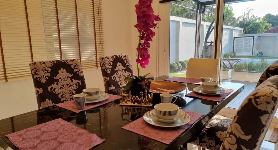 Casa en alquiler de 3 habitaciones en Bang Lamung, Chonburi