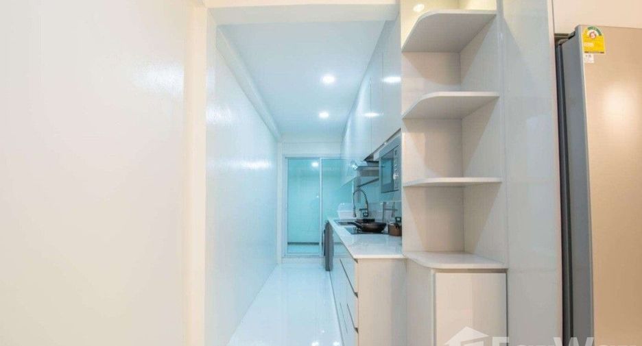 For rent 4 bedrooms villa in Bang Lamung, Chonburi