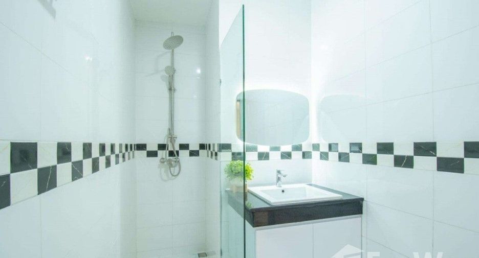 For rent 4 bedrooms villa in Bang Lamung, Chonburi