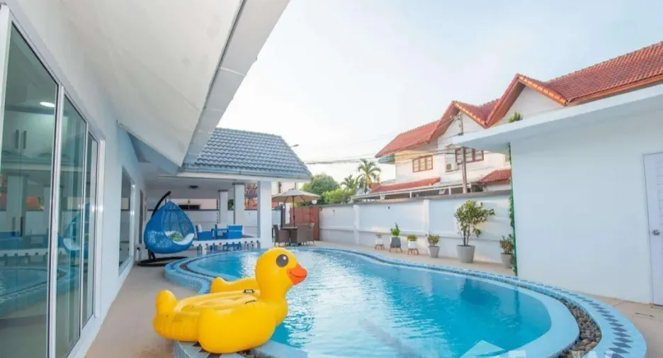 For rent 4 bedrooms villa in Bang Lamung, Chonburi
