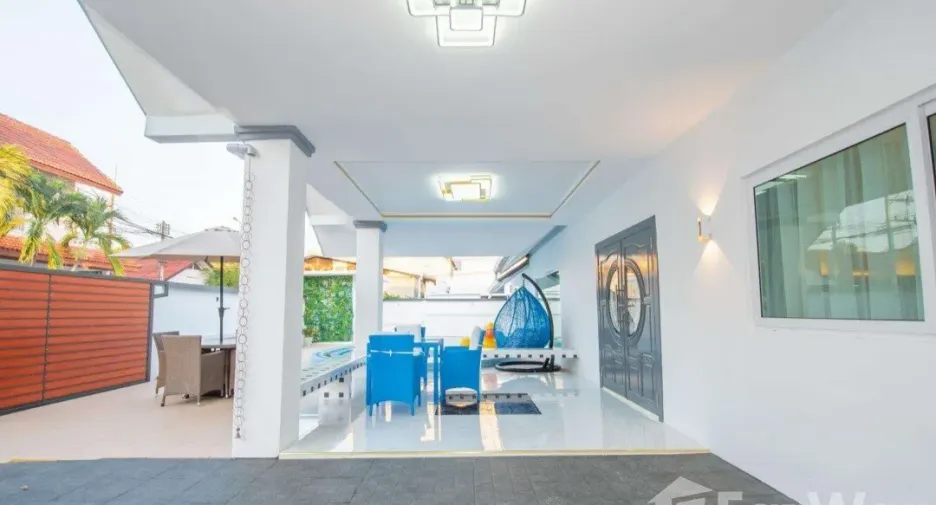 For rent 4 bedrooms villa in Bang Lamung, Chonburi