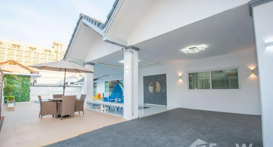 For rent 4 bedrooms villa in Bang Lamung, Chonburi