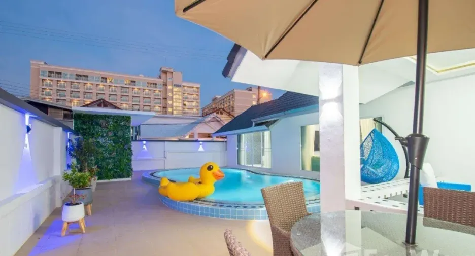 For rent 4 bedrooms villa in Bang Lamung, Chonburi