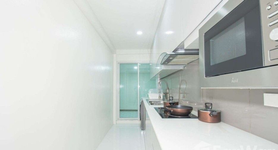 For rent 4 bedrooms villa in Bang Lamung, Chonburi
