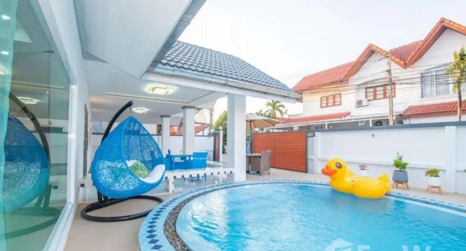 For rent 4 bedrooms villa in Bang Lamung, Chonburi