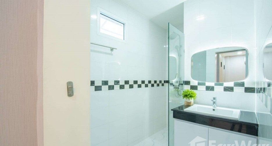 For rent 4 bedrooms villa in Bang Lamung, Chonburi