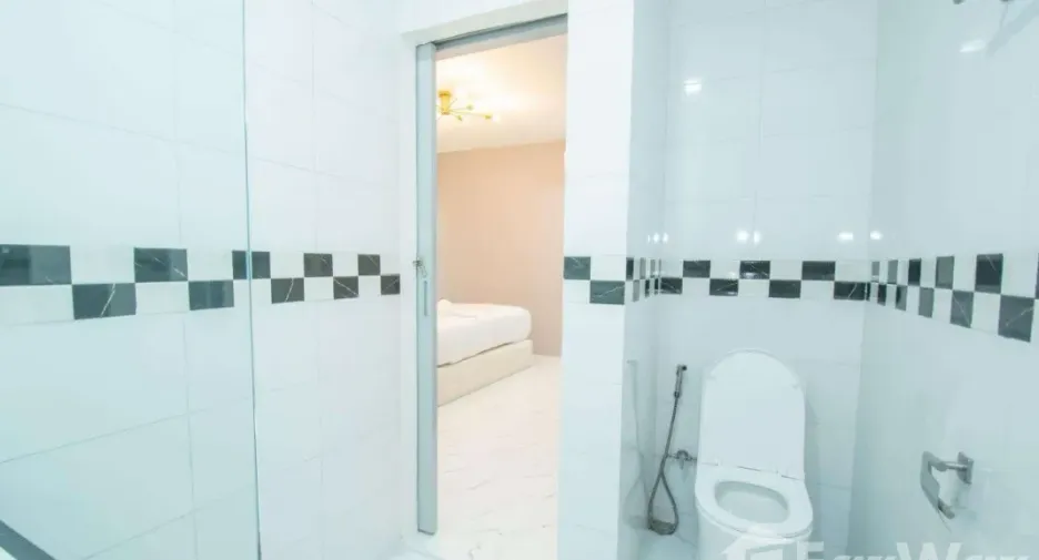 For rent 4 bedrooms villa in Bang Lamung, Chonburi