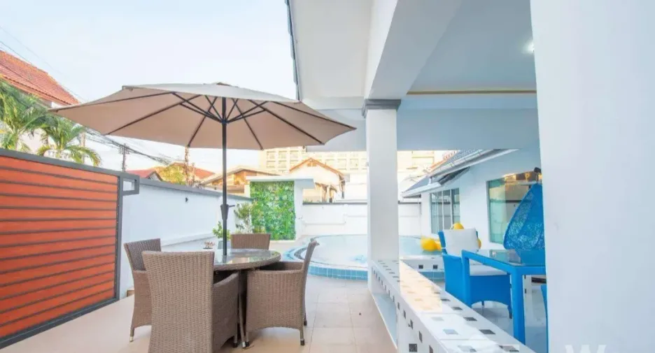 For rent 4 bedrooms villa in Bang Lamung, Chonburi
