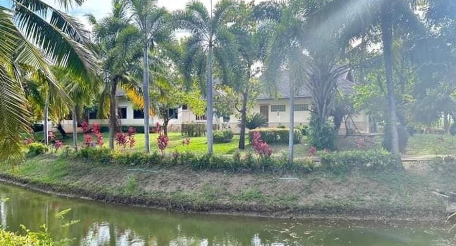 出售 5 卧室 独立屋 在 Mueang Nakhon Pathom, Nakhon Pathom
