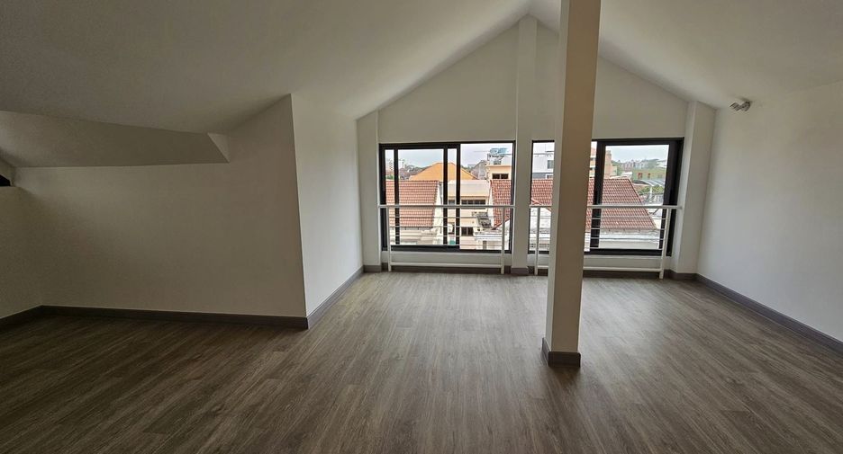 For sale 4 bedrooms townhouse in Lat Phrao, Bangkok