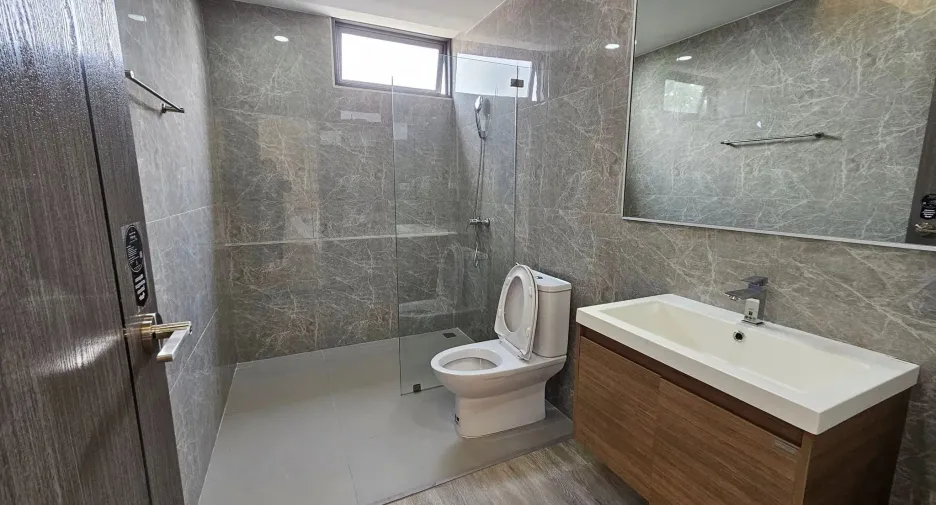 For sale 4 bedrooms townhouse in Lat Phrao, Bangkok