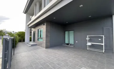 Casa en alquiler de 4 habitaciones en Bang Lamung, Chonburi