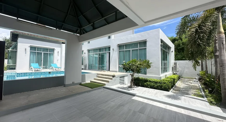 Villa en venta y en alquiler de 3 habitaciones en Sattahip, Chonburi