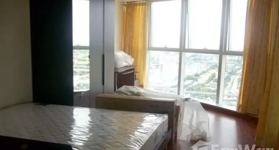 For sale 3 bedrooms condo in Bang Kapi, Bangkok