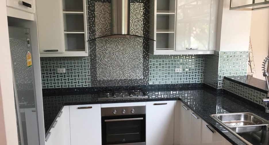For rent 4 bedrooms villa in Bang Lamung, Chonburi