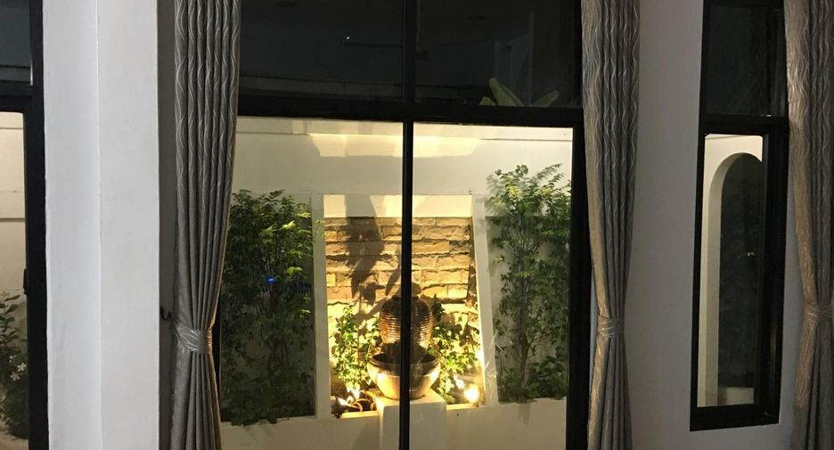 Villa en alquiler de 4 habitaciones en Bang Lamung, Chonburi