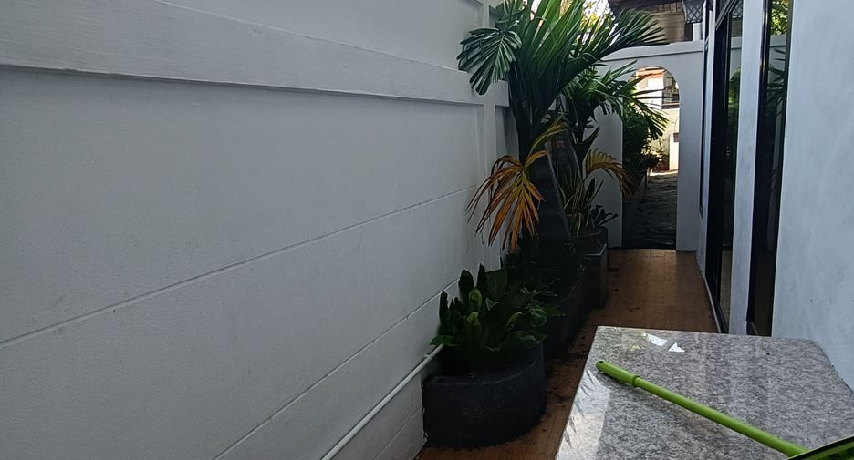 For rent 4 bedrooms villa in Bang Lamung, Chonburi