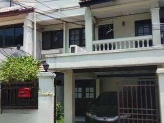 For sale 4 bedrooms townhouse in Bang Kapi, Bangkok