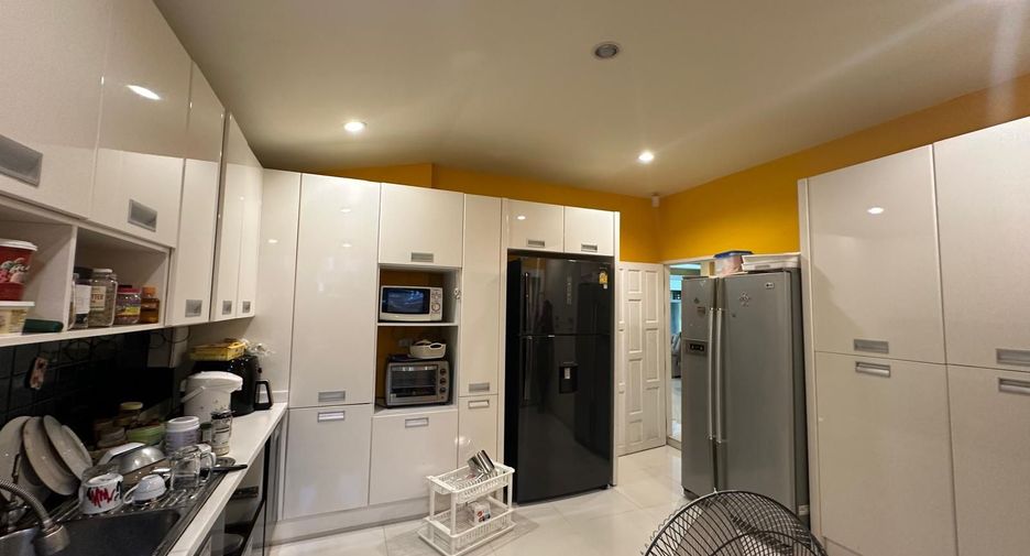 Villa zum Kauf mit 4 Zimmer in Kathu, Phuket