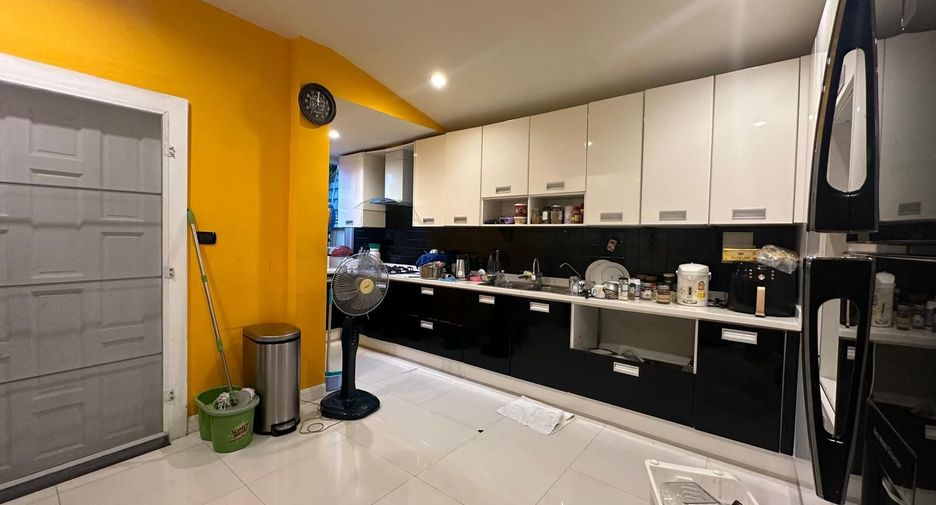 Villa zum Kauf mit 4 Zimmer in Kathu, Phuket