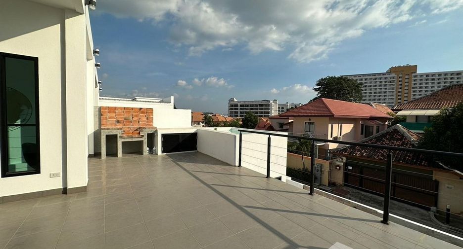 For sale 3 bedrooms villa in Bang Lamung, Chonburi