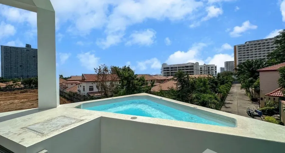 For sale 3 bedrooms villa in Bang Lamung, Chonburi
