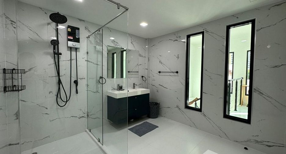 For sale 3 bedrooms villa in Bang Lamung, Chonburi