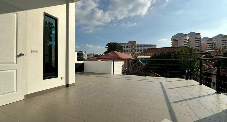 For sale 3 bedrooms villa in Bang Lamung, Chonburi