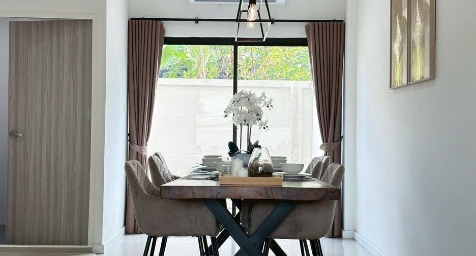 For sale 4 bedrooms townhouse in Bang Lamung, Chonburi
