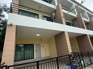 出售 4 卧室 联排别墅 在 Bang Lamung, Chon Buri