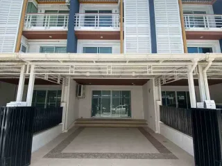 For sale 3 bedrooms townhouse in Lak Si, Bangkok