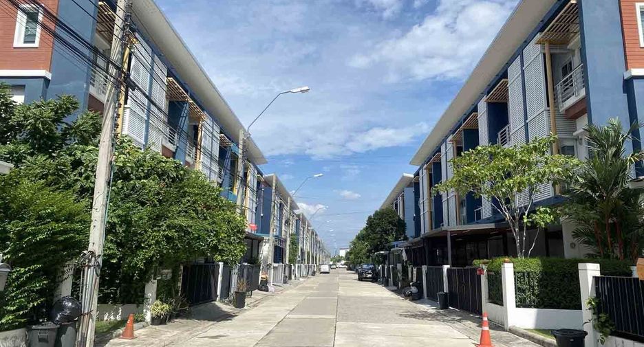 Casa adosada en venta de 3 habitaciones en Lak Si, Bangkok