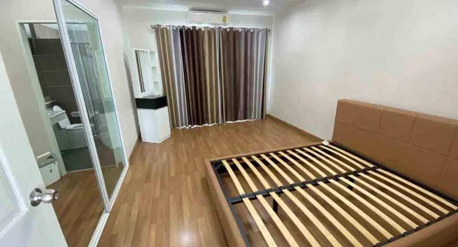 Casa adosada en venta de 3 habitaciones en Lak Si, Bangkok