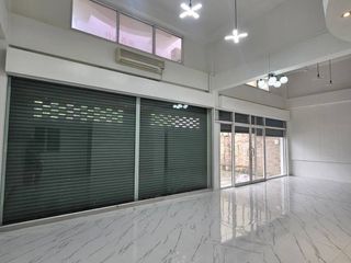 Gewerbefläche zum Kauf und zur Miete mit 8 Zimmer in Mueang Phuket, Phuket