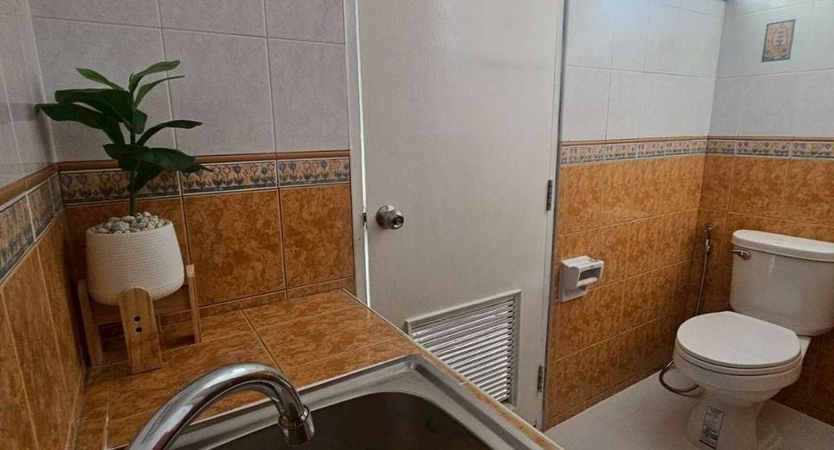 Gewerbefläche zum Kauf und zur Miete mit 8 Zimmer in Mueang Phuket, Phuket
