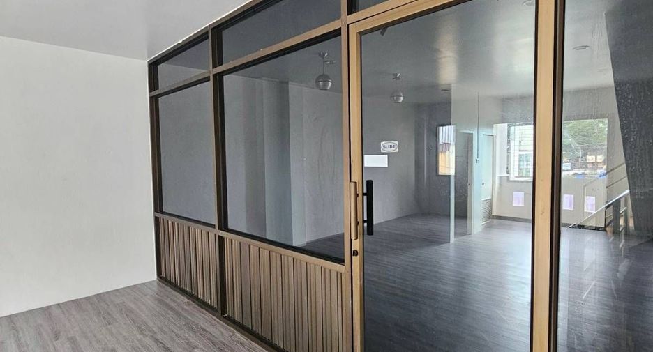 For sale and for rent 8 bedrooms retail Space in Mueang Phuket, Phuket