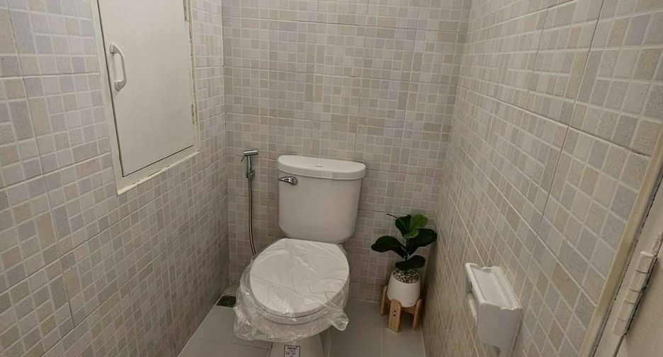 Gewerbefläche zum Kauf und zur Miete mit 8 Zimmer in Mueang Phuket, Phuket