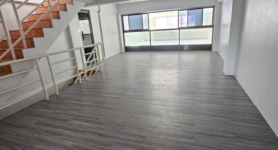 Gewerbefläche zum Kauf und zur Miete mit 8 Zimmer in Mueang Phuket, Phuket